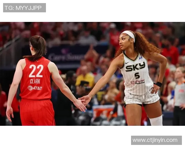 女子篮球明星观看精彩比赛视频分享训练心得与成长故事